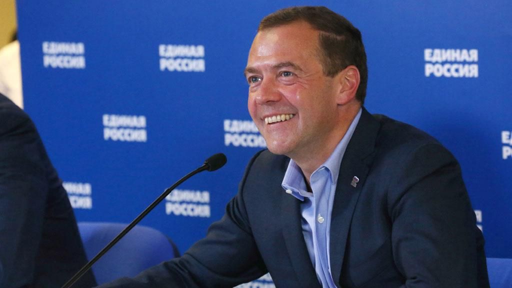 Росіян годину протримали на стадіоні, поки його не покинув Дмитро Медведєв: фото Росіян годину протримали на стадіоні, поки його не покинув Дмитро Медведєв: фото