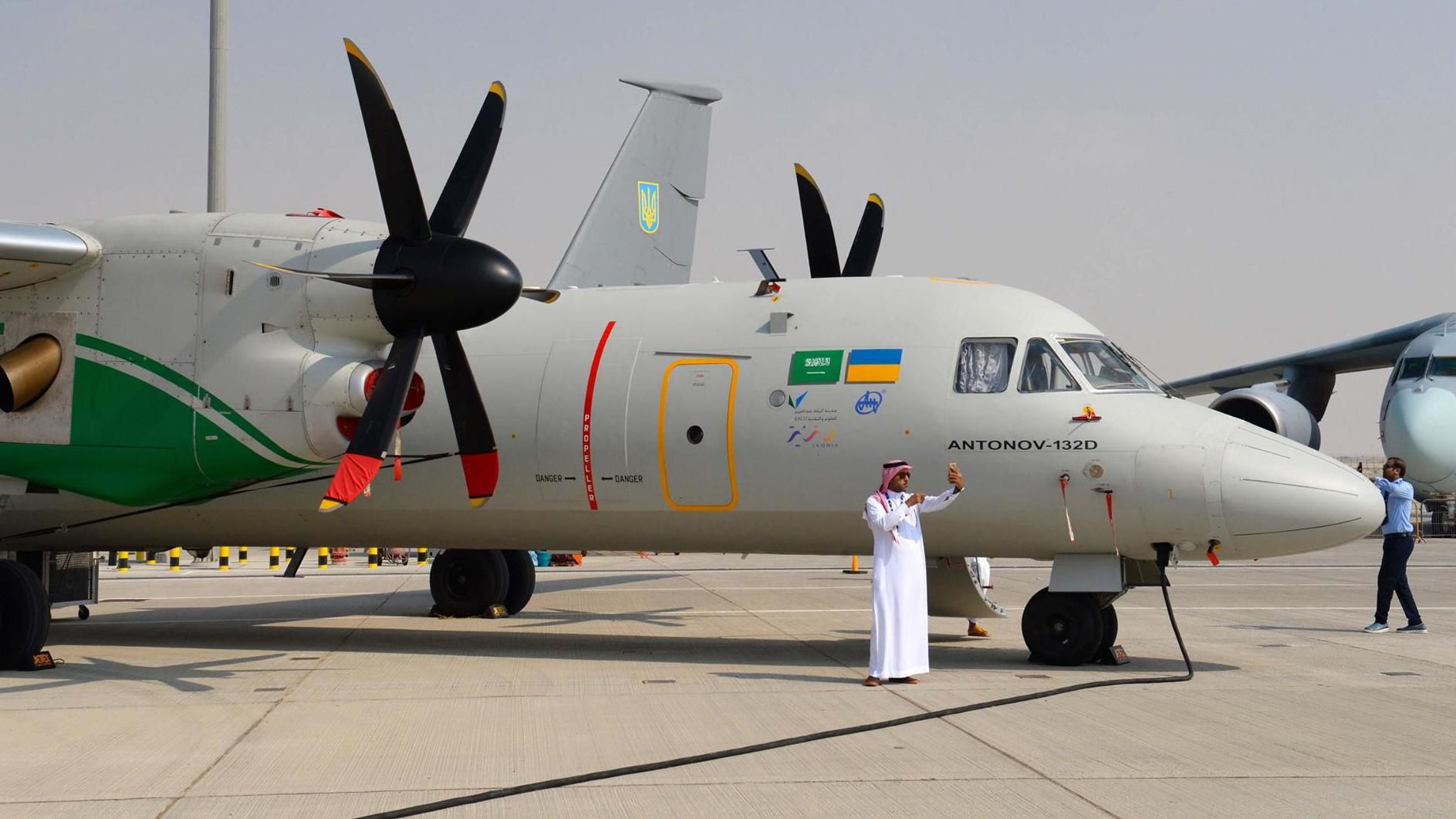 "Антонов" представив свої два нові літаки на престижному міжнародному авіашоу "Антонов" представив свої два нові літаки на престижному міжнародному авіашоу