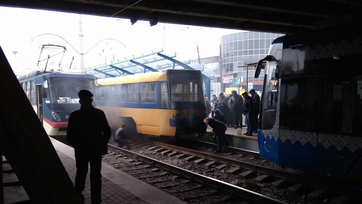 У Києві загорівся швидкісний трамвай: опубліковано фото