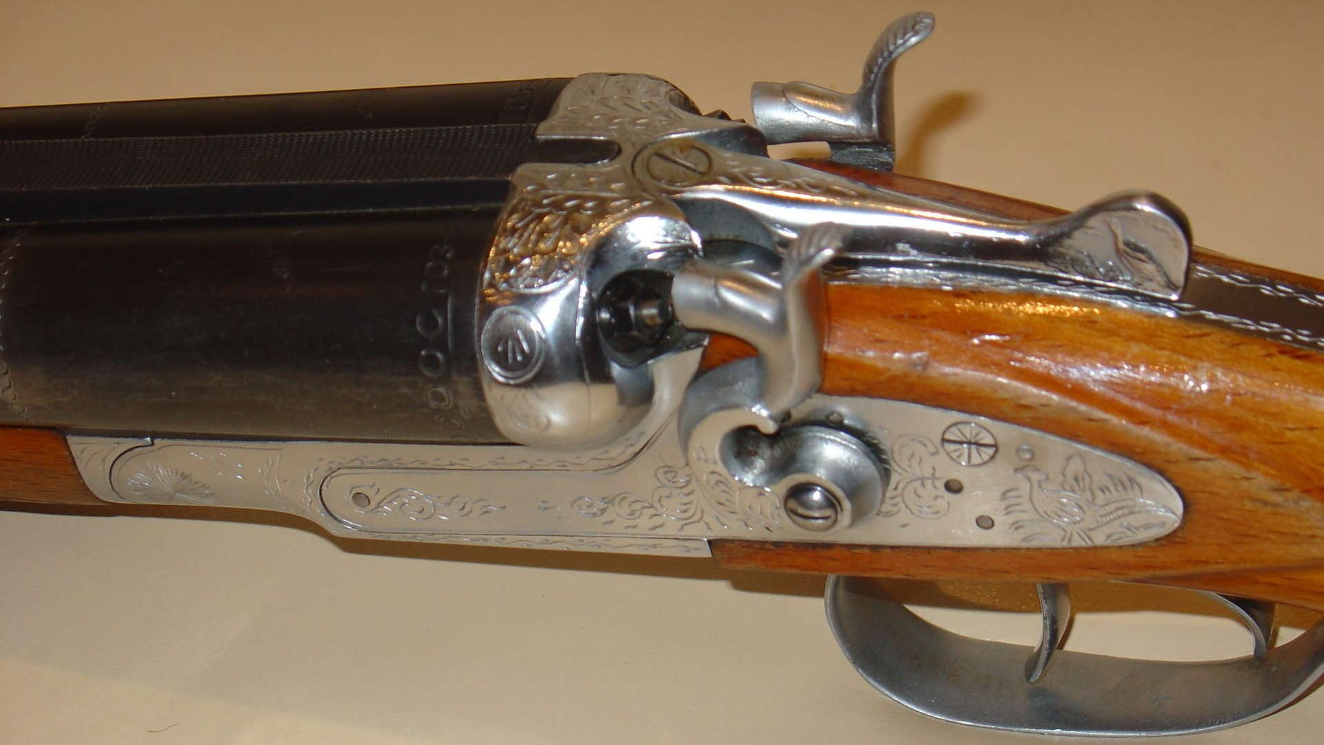 Под Одессой неизвестный расстрелял людей, которые сидели на скамейке Под Одессой неизвестный расстрелял людей, которые сидели на скамейке