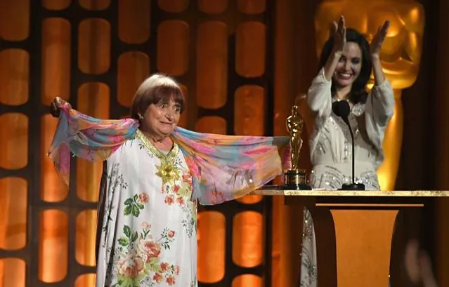 Анджеліна Джолі станцювала під час вручення нагороди Governors Awards Анджеліна Джолі станцювала під час вручення нагороди Governors Awards