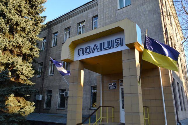 У відділку поліції на Харківщині знайшли мертвого чоловіка У відділку поліції на Харківщині знайшли мертвого чоловіка