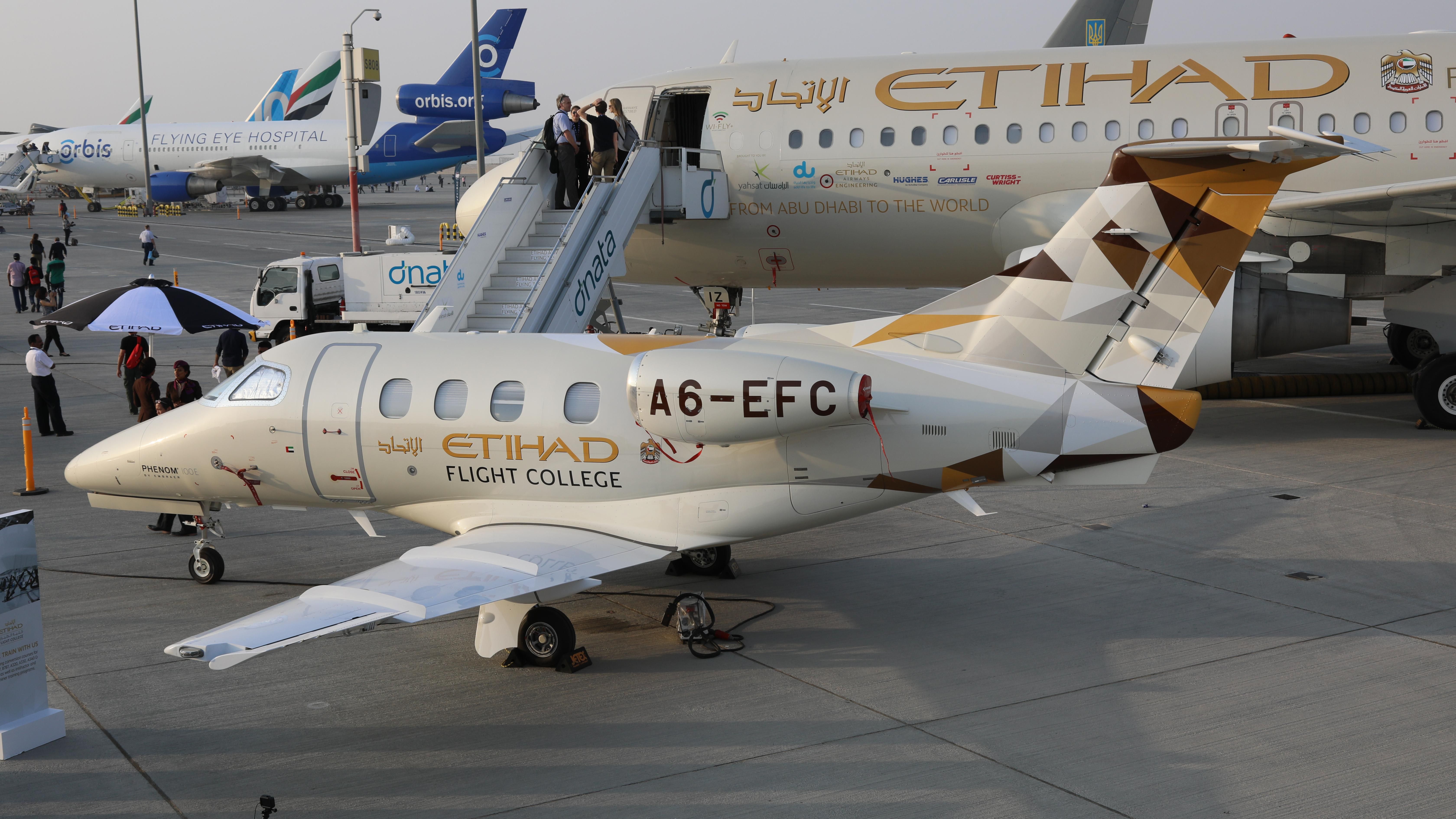 У Дубаї представили літак, оздоблений діамантами