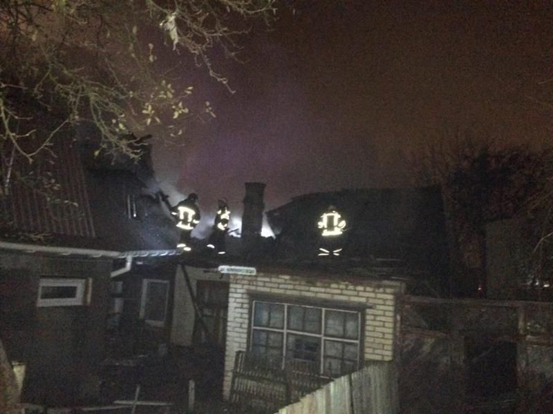 Масштабна пожежа в центрі Вінниці: два десятки рятувальників ліквідовували надзвичайну ситуацію Масштабна пожежа в центрі Вінниці: два десятки рятувальників ліквідовували надзвичайну ситуацію