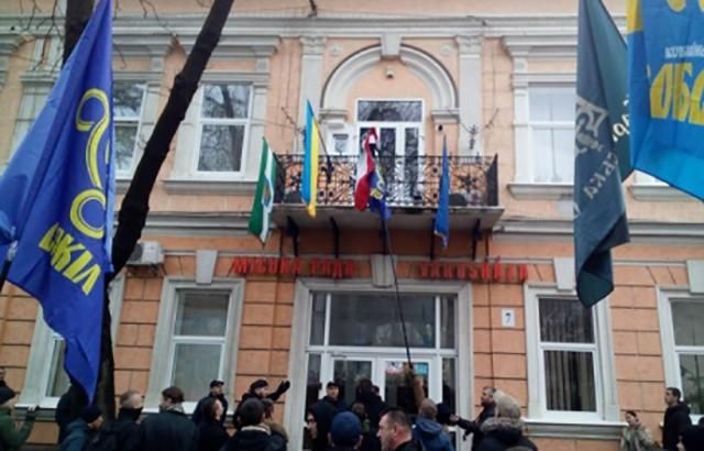 Срыв флага Венгрии на Закарпатье: виновников привлекут к уголовной ответственности