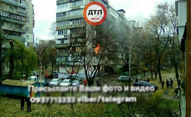 У Києві спалахнула пожежа у багатоповерхівці: з’явилися фото