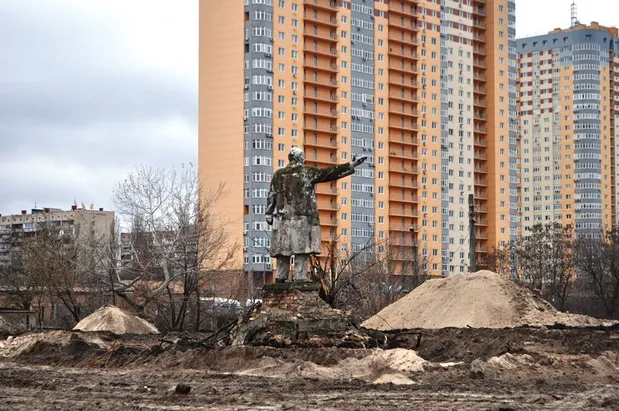 Пам'ятник Леніну на Оболоні в Києві