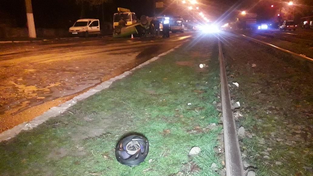 Вследствие масштабной аварии с маршруткой в Мариуполе госпитализировали целую семью Вследствие масштабной аварии с маршруткой в Мариуполе госпитализировали целую семью