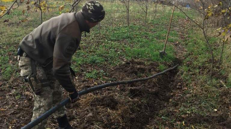 Невідомі проклали трубу для переміщення спирту на кордоні з Молдовою