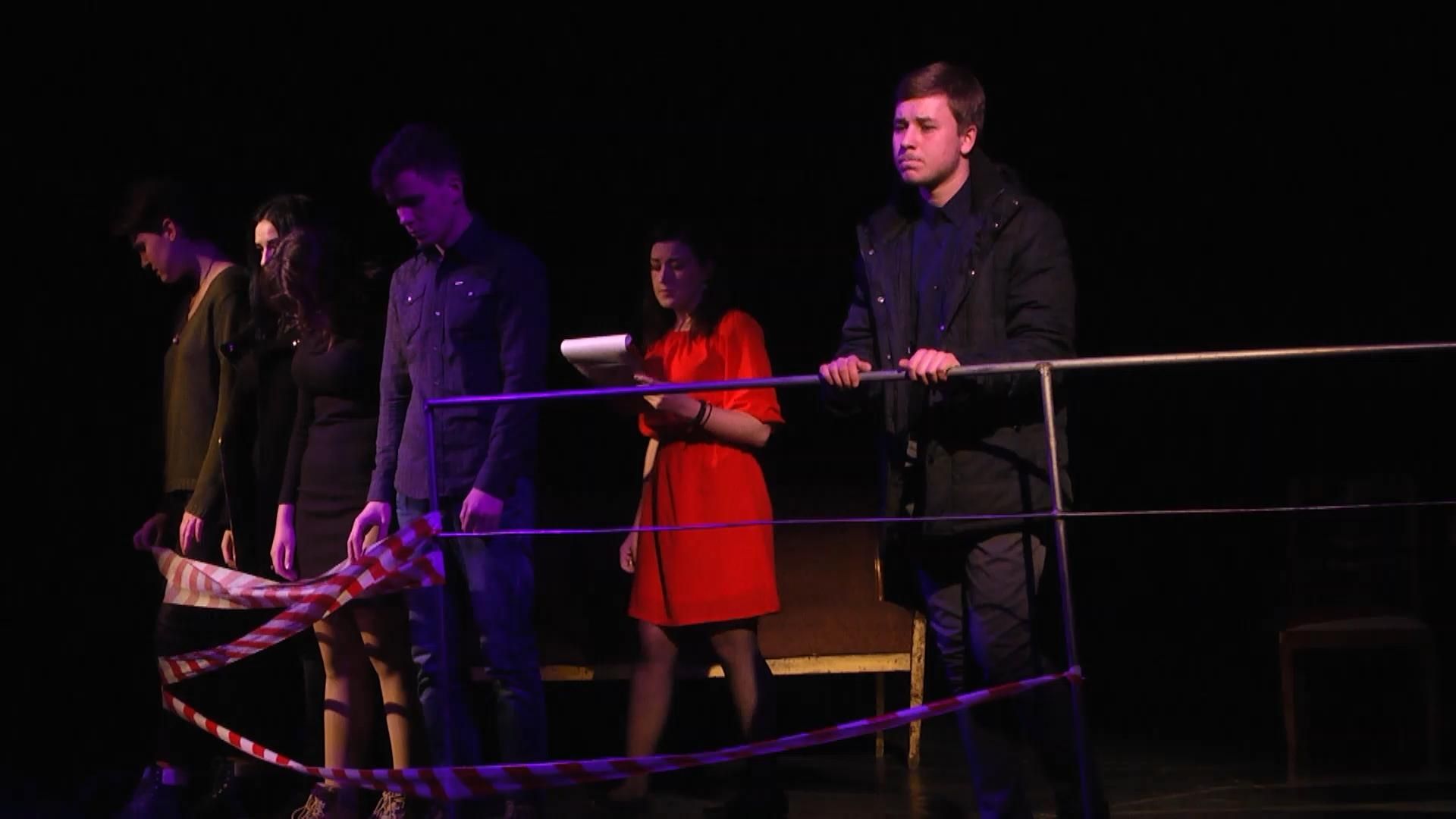 Підлітки-переселенці написали виставу про Донбас, яку поставили в Україні Підлітки-переселенці написали виставу про Донбас, яку поставили в Україні