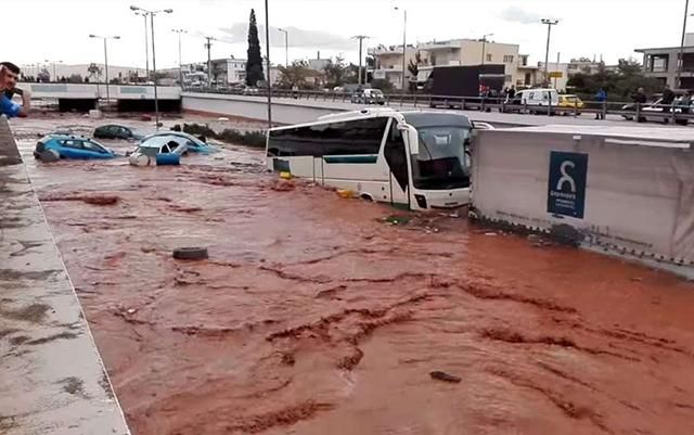 В Греции бушует сокрушительное наводнение: жертвами стихии стали уже 7 человек