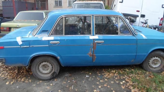 Подросток в Одесской области купил машину за сувенирные доллары: фото Подросток в Одесской области купил машину за сувенирные доллары: фото