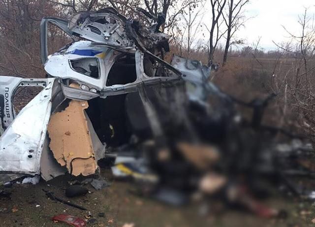 Авто поліції підірвалося на міні бойовиків: є жертви та фото з місця події Авто поліції підірвалося на міні бойовиків: є жертви та фото з місця події