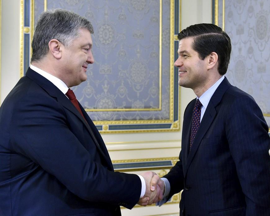 Помощник госсекретаря США заверил Порошенко в готовности ужесточить цену для России за ее агрессию