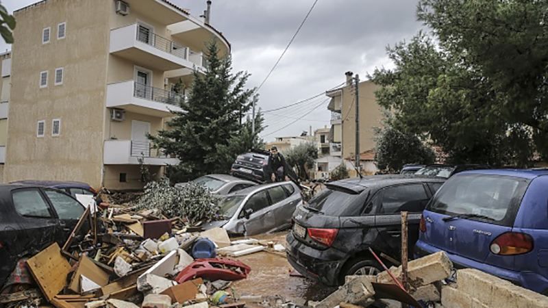 Нищівна повінь в Греції забрала життя 14 людей: з'явились фото наслідків стихії