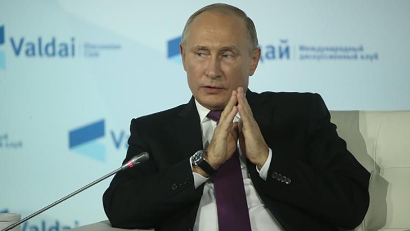 Путін подарував президенту Вірменії Саргсяну картину з демоном Путін подарував президенту Вірменії Саргсяну картину з демоном