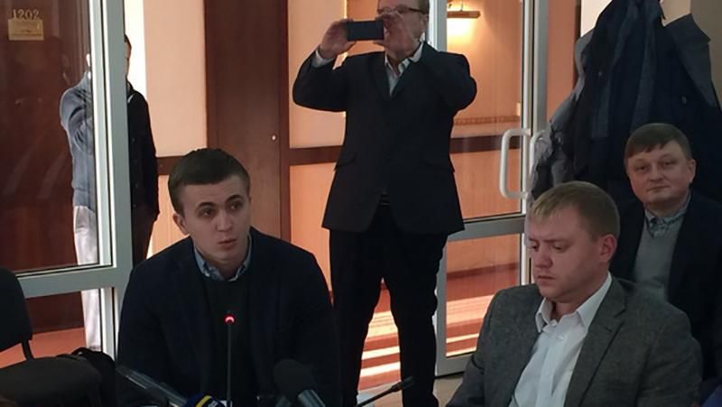 Парламентський комітет розглянув справу нападу охоронців Медведчука на журналістів - 16 листопада 2017 - Телеканал новин 24 Парламентський комітет розглянув справу нападу охоронців Медведчука на журналістів - 16 листопада 2017 - Телеканал новин 24