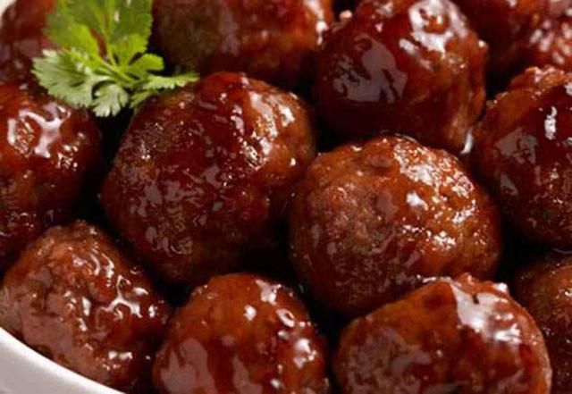 У Швеції перекинулася вантажівка з 20 тонами фрикадельок У Швеції перекинулася вантажівка з 20 тонами фрикадельок