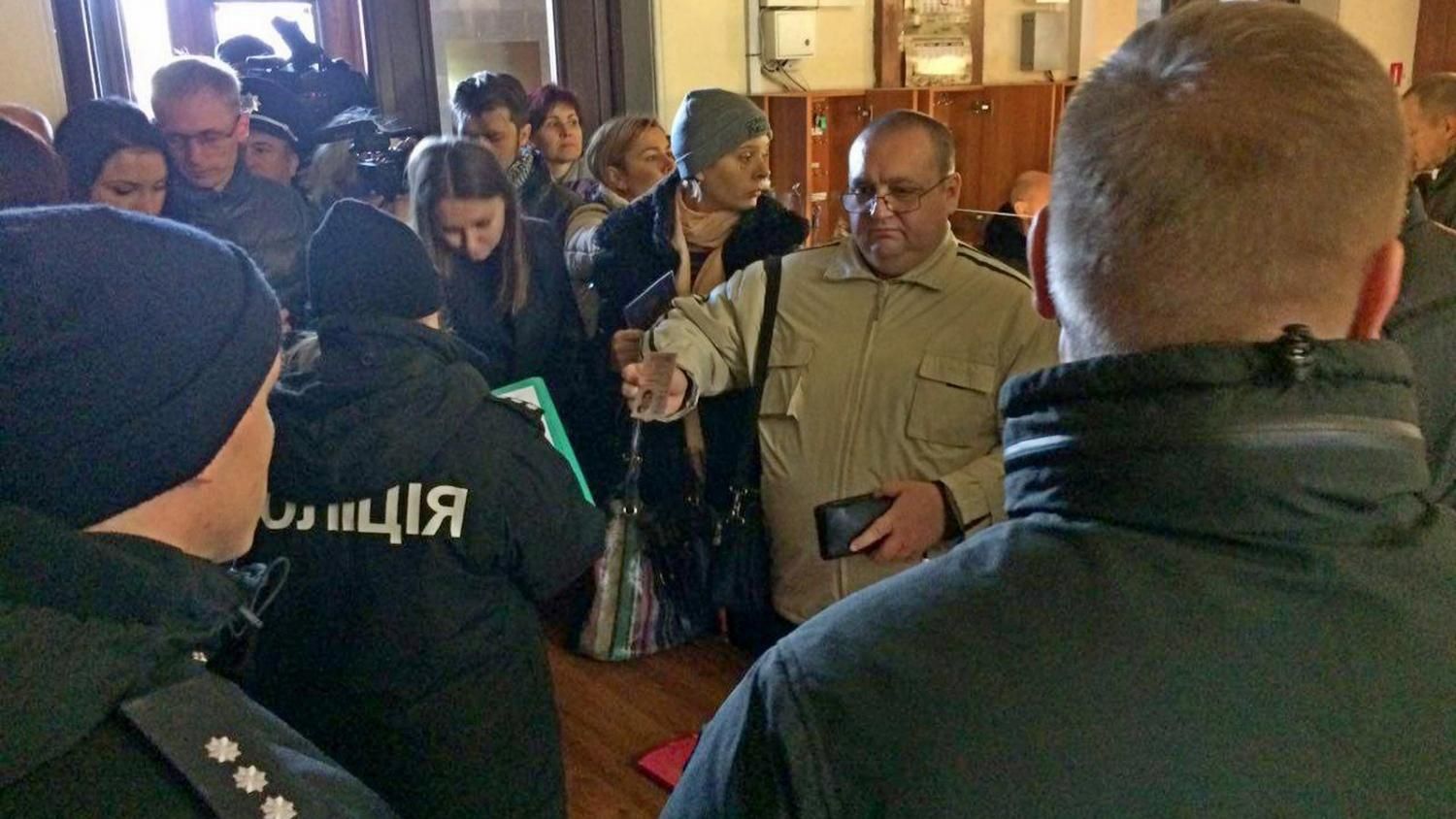 У Миколаєві відбулися сутички між поліцією та прибічниками колишнього міськголови У Миколаєві відбулися сутички між поліцією та прибічниками колишнього міськголови