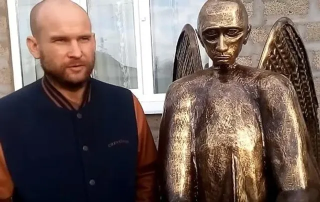 У Росії з'явилася скульптура Путіна у вигляді крилатого ведмедя