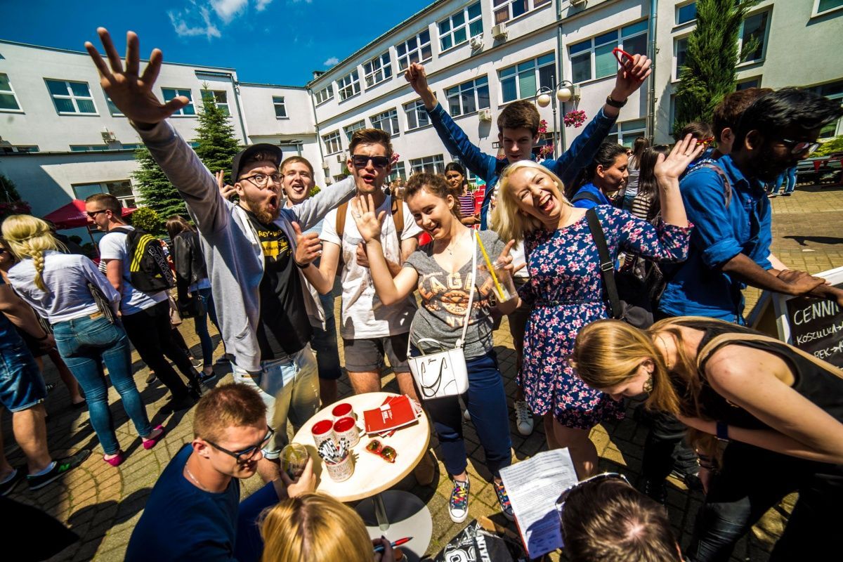 Из чего состоит счастье молодых украинцев: результаты большого исследования