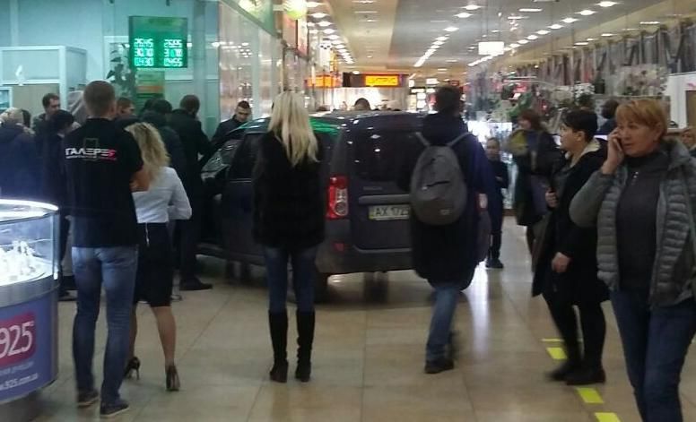 В Харькове водитель под наркотиками въехал в торговый центр