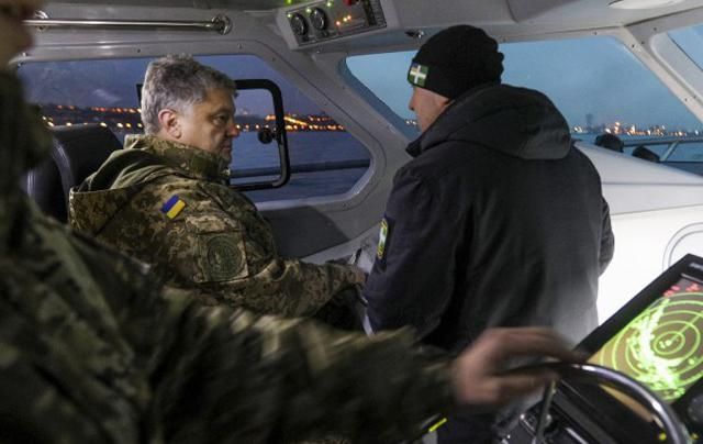 Порошенко испытал в море катер пограничников: опубликованы фото Порошенко испытал в море катер пограничников: опубликованы фото