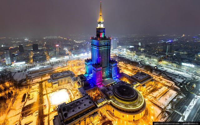 Декомунізація у Польщі: у Варшаві пропонують знести багатоповерхівку часів СРСР