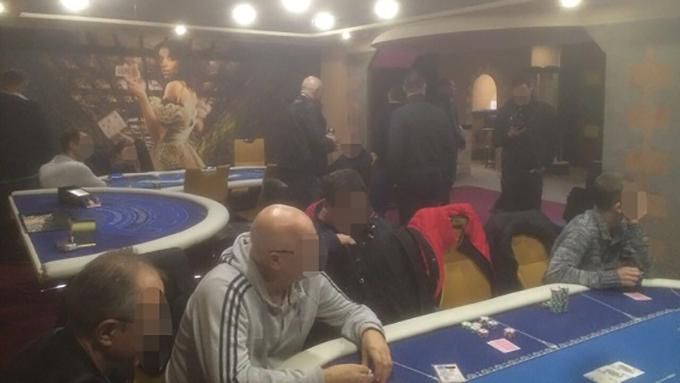 У центрі Києва викрили підпільний покерний клуб: опубліковано фото