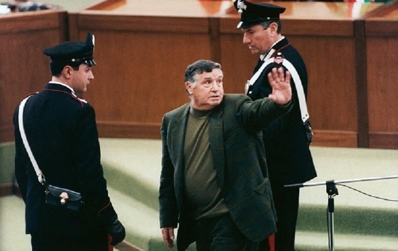 В Италии умер экс-главарь "Коза ностра" Тото Риина В Италии умер экс-главарь "Коза ностра" Тото Риина