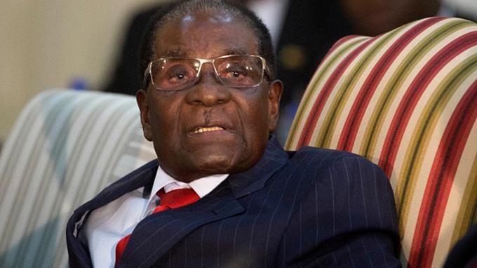 Військове повстання у Зімбабве: президент країни рішуче відмовився йти у відставку Військове повстання у Зімбабве: президент країни рішуче відмовився йти у відставку