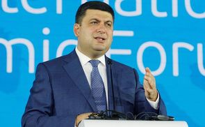 Гройсман резко отреагировал на планы Венгрии о предоставлении гражданства закарпатцам