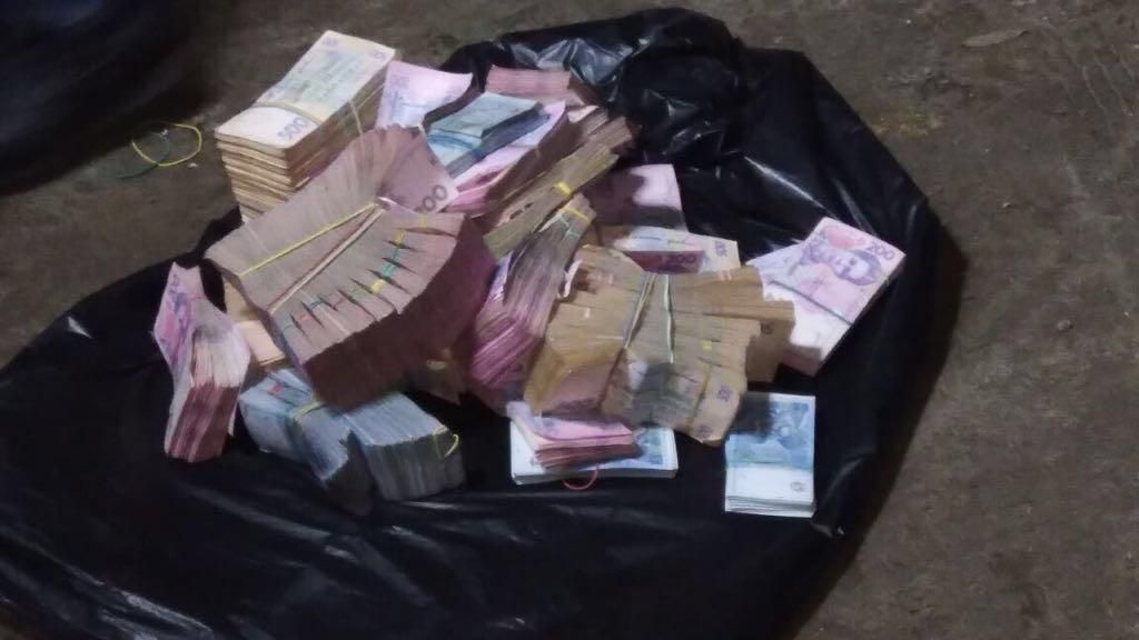 П'ятьох грузинів, які відібрали понад 3 мільйони гривень у подружжя, заарештували: є фото