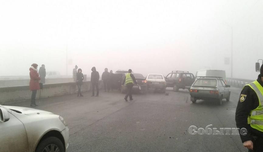 На Дніпропетровщині сталася масштабна ДТП за участю 10 авто