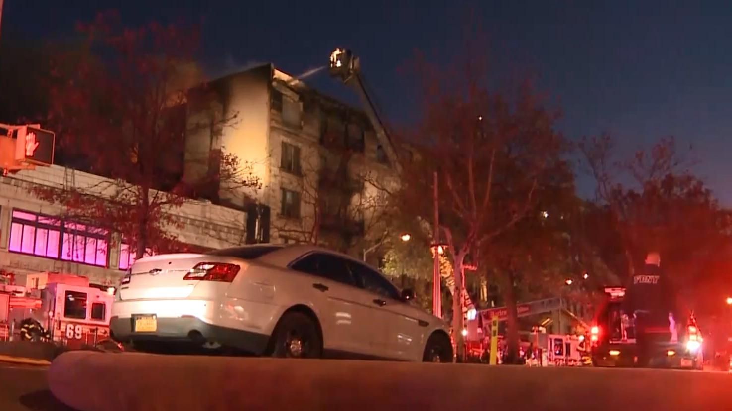 9 человек пострадали в пожаре в Нью-Йорке 9 человек пострадали в пожаре в Нью-Йорке