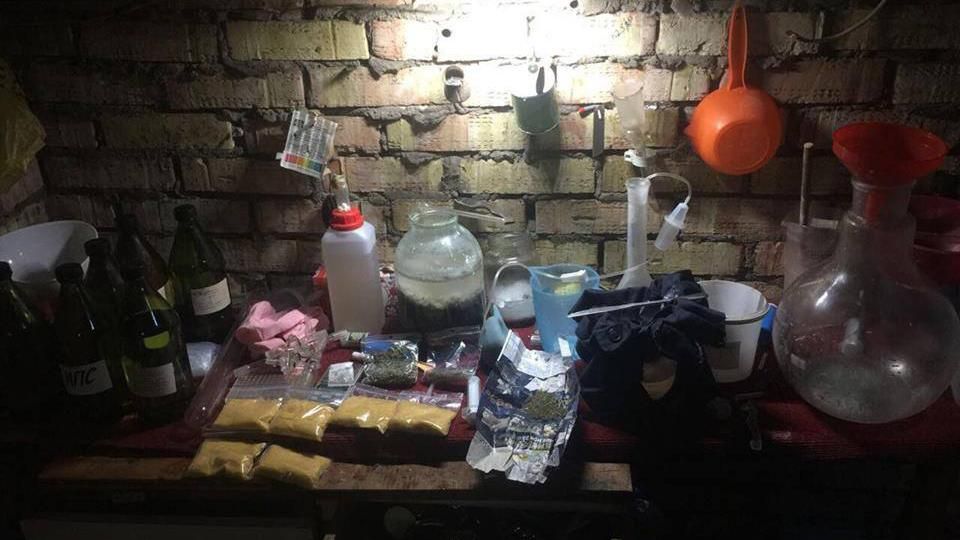 Полиция разоблачила подпольную лабораторию по изготовлению наркотиков