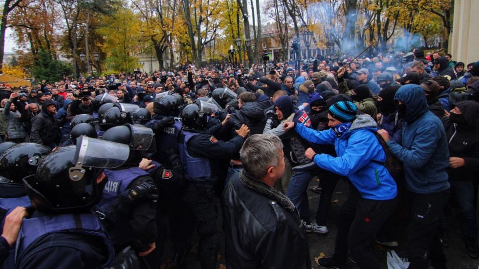Серйозні сутички відбулися в Одесі: розбили голову шефу місцевої поліції 