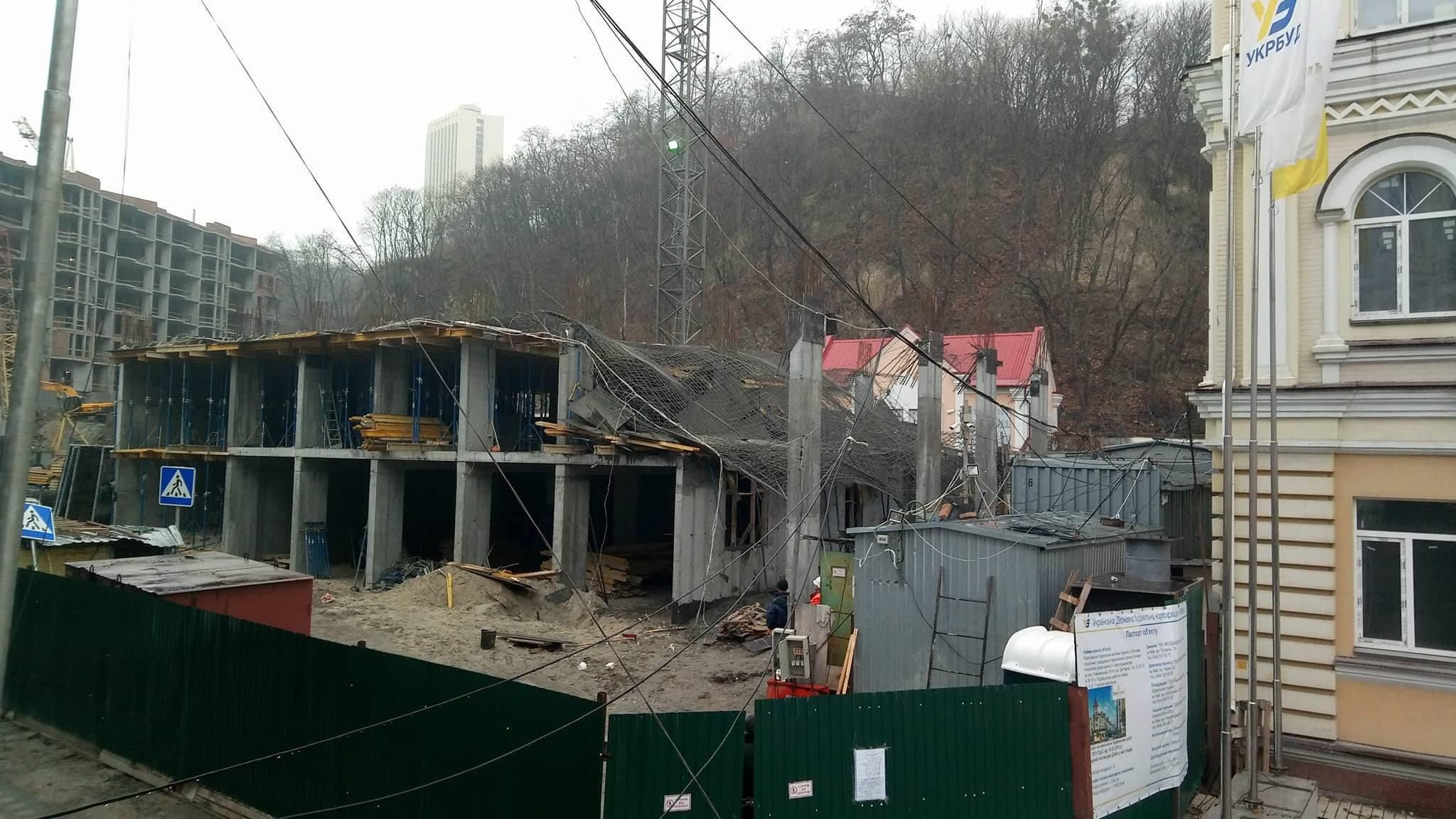 У Києві обвалилося перекриття будинку У Києві обвалилося перекриття будинку