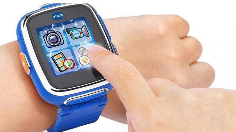 Дітям заборонили носити "розумні" годинники у Німеччині: відомо причини