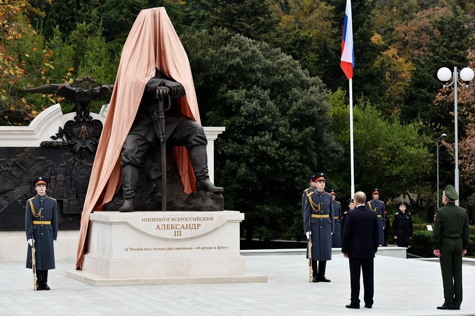 Путін несподівано прибув в окупований Крим Путін несподівано прибув в окупований Крим