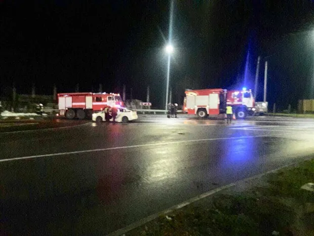 Пожежники на місці аварії з бензовозом біля Львова