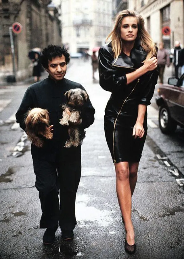 Модельєр Аззедін Алайя з моделлю Модельєр Аззедін Алайя з моделлю