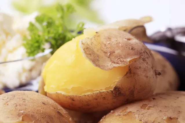 Як і скільки варити картоплю в мундирі 