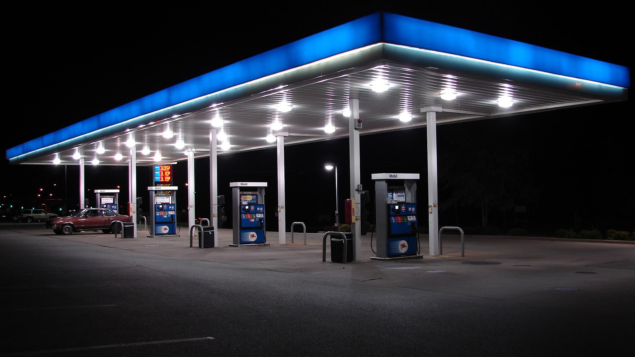 Іноземці напали на АЗС під Києвом Іноземці напали на АЗС під Києвом