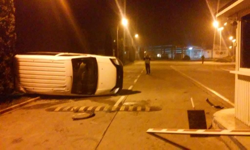 На Буковині п'яний чоловік на авто намагався прорватися через кордон до Молдови та перекинувся
