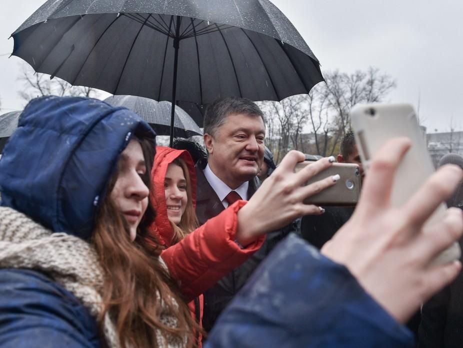 Порошенко пообіцяв українцям нові "безвізові" країни Порошенко пообіцяв українцям нові "безвізові" країни