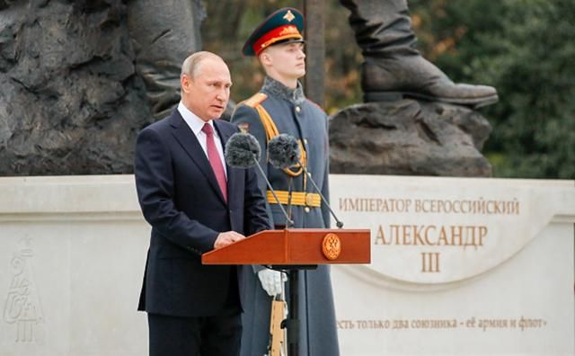 Візит Путіна до анексованого Криму гостро засудили в МЗС України