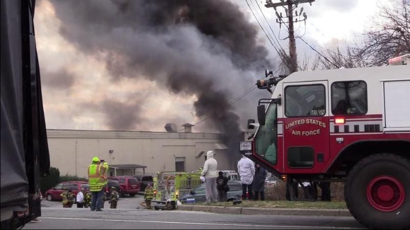 Несколько взрывов прозвучало на фабрике возле Нью-Йорка: более 30 пострадавших