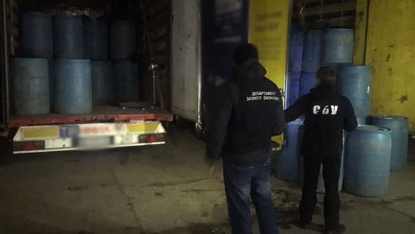 Поліція в Одесі викрила 60 тисяч літрів контрабандного спирту