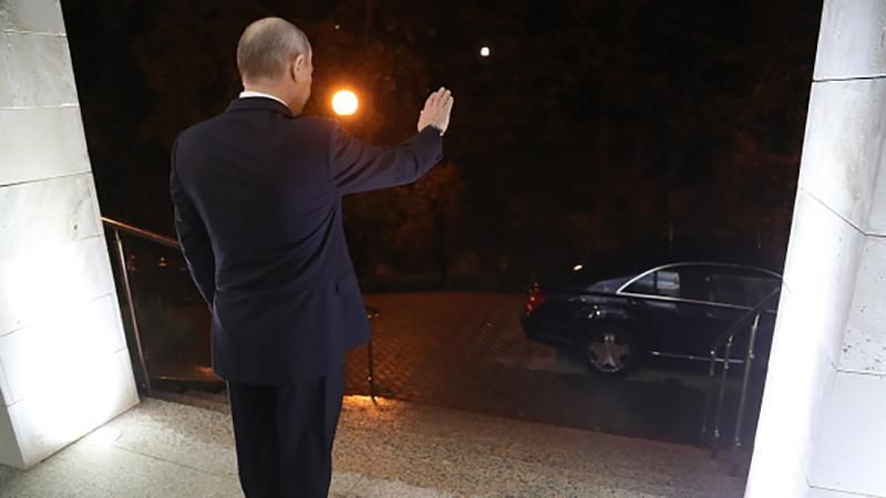 Почему Путин не покинет Донбасс и не отдаст Крым: мнение Каспарова Почему Путин не покинет Донбасс и не отдаст Крым: мнение Каспарова